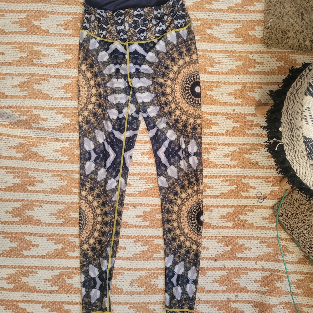 Wolven Black White And Yellow Mandala-Print Yoga Leggings with Yellow Piping